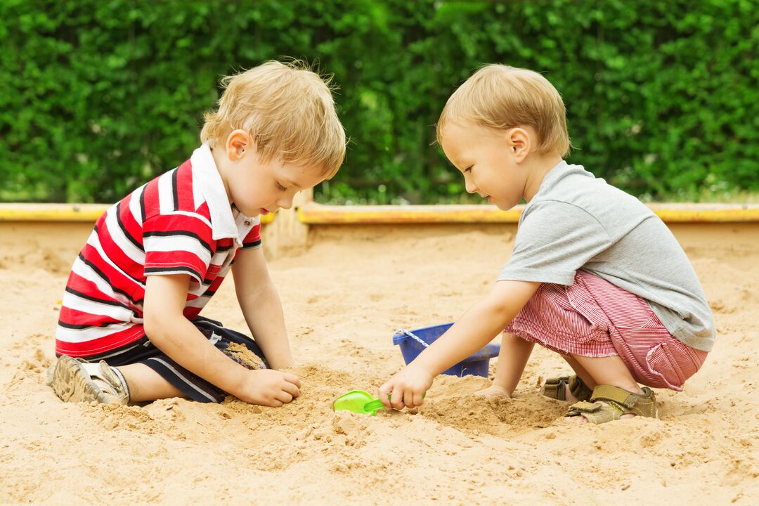 a gyerekek férgekkel fertőződnek meg a homokozóban